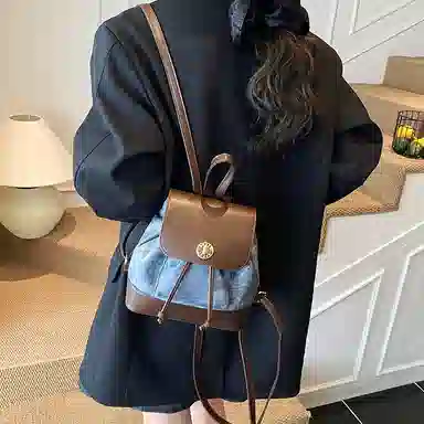 Dusun Kangaroo Oil Painting Light Shadow Backpack