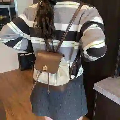 Dusun Kangaroo Oil Painting Light Shadow Backpack