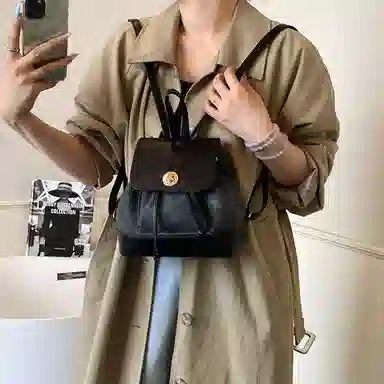 Dusun Kangaroo Oil Painting Light Shadow Backpack