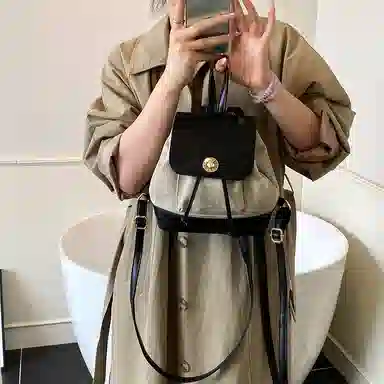 Dusun Kangaroo Oil Painting Light Shadow Backpack