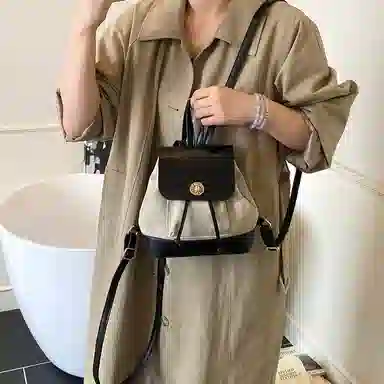 Dusun Kangaroo Oil Painting Light Shadow Backpack