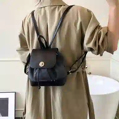 Dusun Kangaroo Oil Painting Light Shadow Backpack