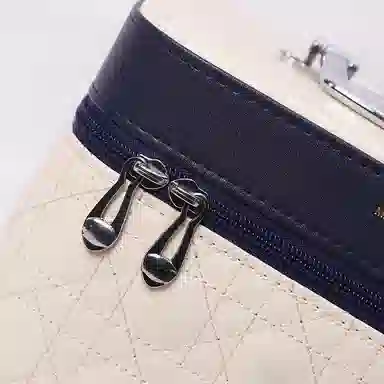 艾情草之恋 高颜值大容量便携手提化妆包