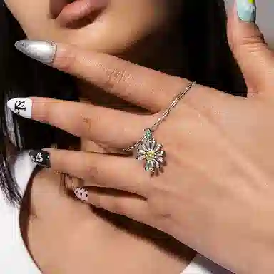 925