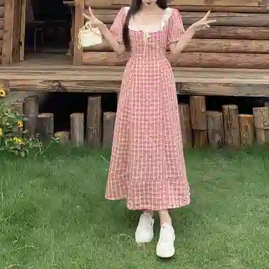 雾闪闪 合身高腰适中方领短袖连衣裙 女款