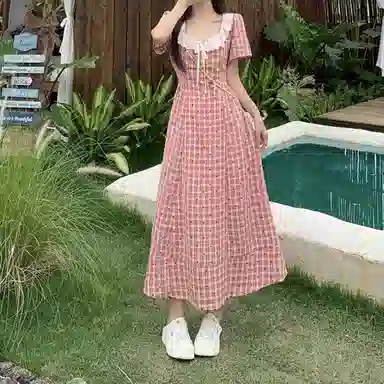 雾闪闪 合身高腰适中方领短袖连衣裙 女款