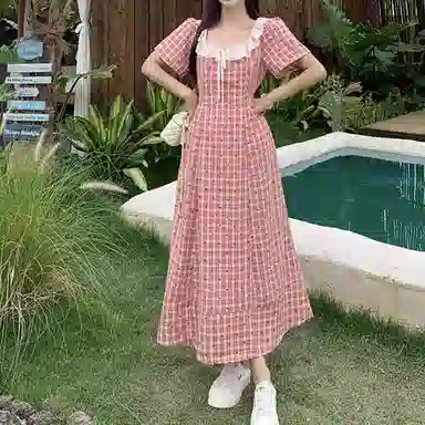 雾闪闪 合身高腰适中方领短袖连衣裙 女款