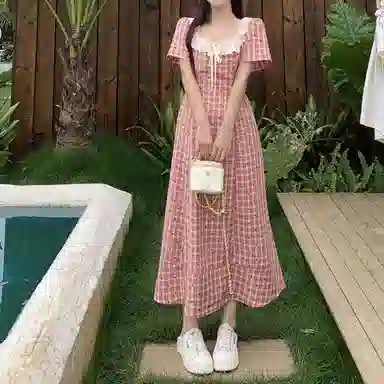 雾闪闪 合身高腰适中方领短袖连衣裙 女款