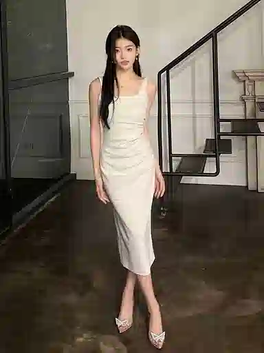 雾闪闪 百搭时尚简约无袖连衣裙 女款