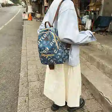 泰格奴 涂鸦精美机能通勤旅行小清新轻便高颜值背包初中高中大学生上课百搭 尼龙 双肩包 女款 孔雀蓝