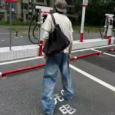 冈哉 美式复古高街潮流潮牌小众猫爪痕纹路设计个性水洗阔腿做旧弯刀百搭痞帅垂感宽松直筒日常通勤牛仔裤 男女同款