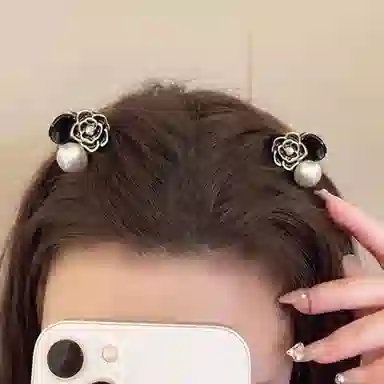 希铃 山茶花黑白两色碎发小抓夹 亚克力 发夹 女款