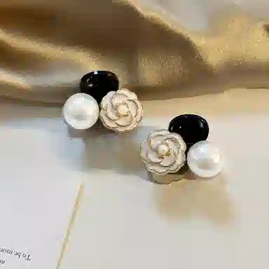 希铃 山茶花黑白两色碎发小抓夹 亚克力 发夹 女款