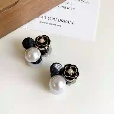 希铃 山茶花黑白两色碎发小抓夹 亚克力 发夹 女款