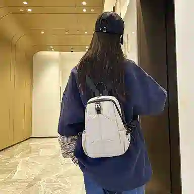 小猪班纳 旅行韩版轻便通勤百搭小背包 尼龙布 单肩斜挎双肩包 男女同款情侣款 多色