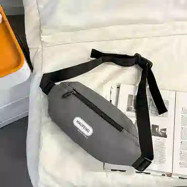 小猪班纳 轻便斜挎包潮牌日系简约 尼龙 胸包 常规 男女同款情侣款 多色