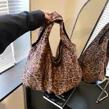 小猪班纳 韩系复古托特包秋冬通勤时尚慵懒风 绒面 单肩包 女款 多色