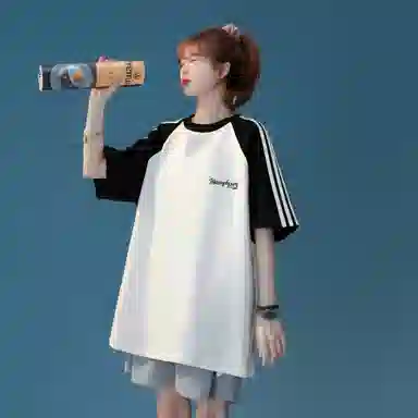 maxim's de paris logoT