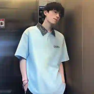 maxim's de paris logoT