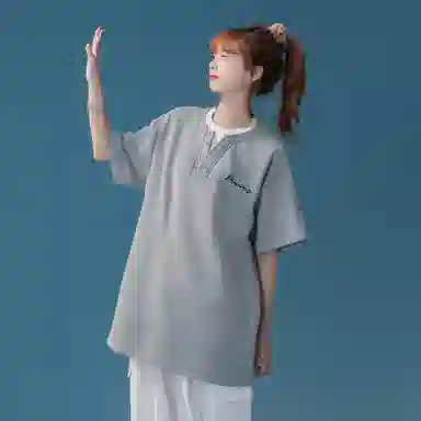 maxim's de paris logoT