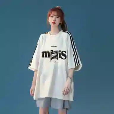 maxim's de paris logoT