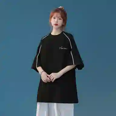 maxim's de paris logoT