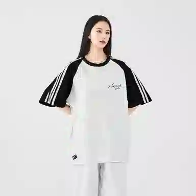 maxim's de paris logoT