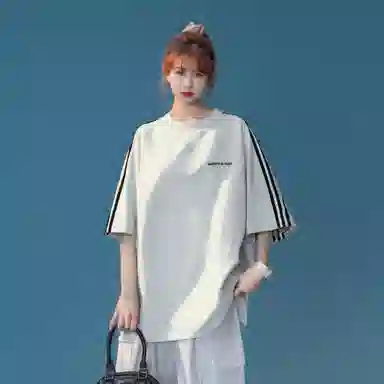 maxim's de paris logoT