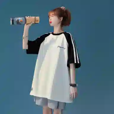 maxim's de paris inslogoT