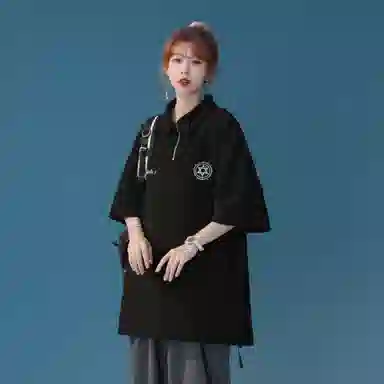 maxim's de paris logoT