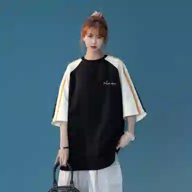 maxim's de paris logoT