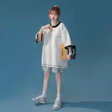 maxim's de paris logoT