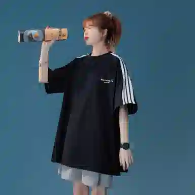 maxim's de paris LogoT