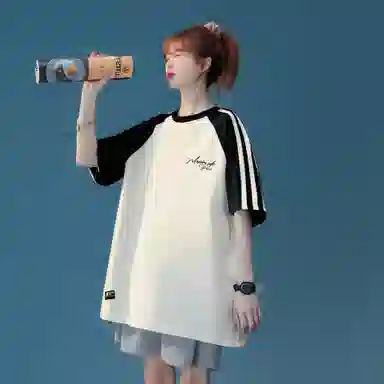 maxim's de paris logoT