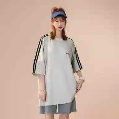 maxim's de paris logoT