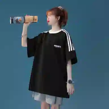 maxim's de paris logoT