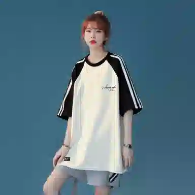 maxim's de paris logoT