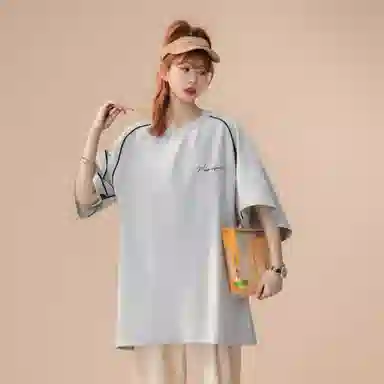 maxim's de paris logoT