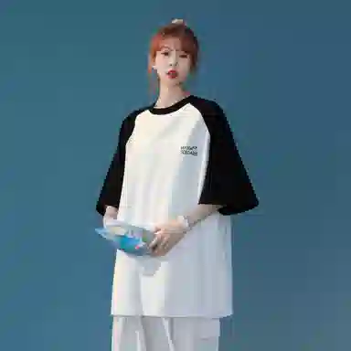 maxim's de paris logoT