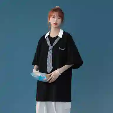 maxim's de paris logoT