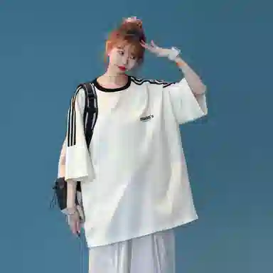 maxim's de paris logoT