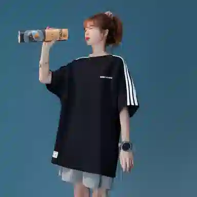 maxim's de paris logoT