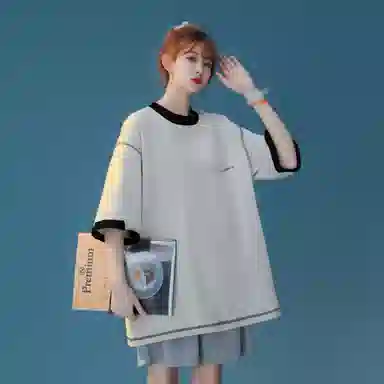 maxim's de paris logoT