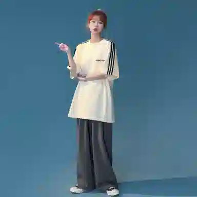 maxim's de paris logoT