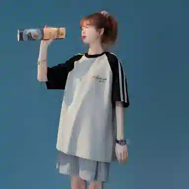 maxim's de paris logoT