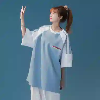 maxim's de paris logoT