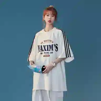 maxim's de paris logoT