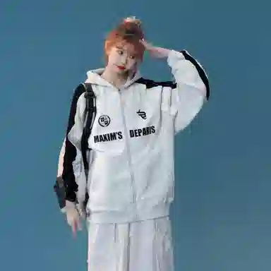 maxim's de paris Logo