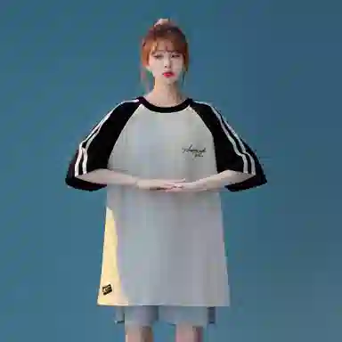 maxim's de paris logoT