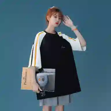 maxim's de paris logoT